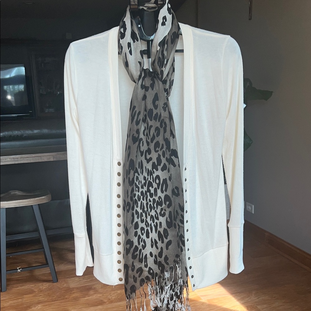 Elegant Cream Cardigan Sweater - Picture 7 of 8
